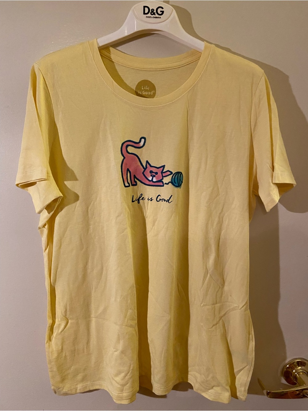 Life Is Good Pale Yellow Women's Crewneck Tee “Cat Yarn”